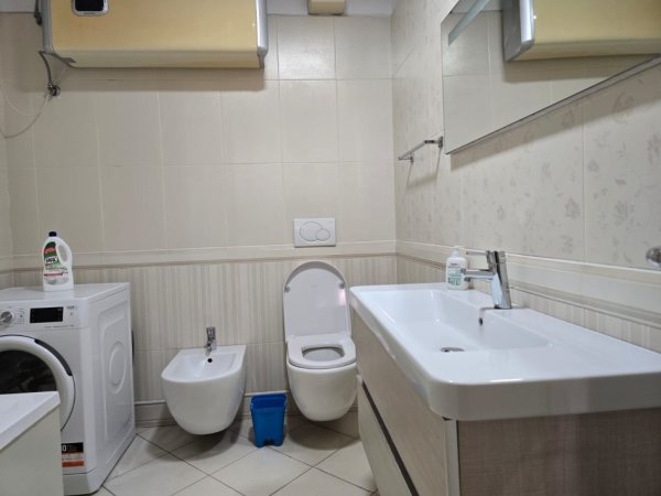 Tirane, jepet me qera apartament Kati 6,