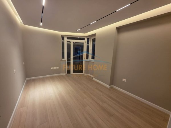Tirane, shitet apartament 2+1 Kati 8, 112 m² 320.000 € (Ish Ekspozita)
