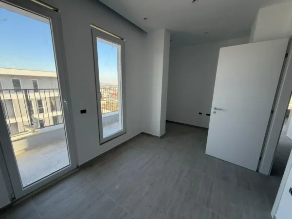 Tirane, shitet apartament 2+1+2+Ballkon Kati 8, 136 m² 129.000 € (UNIVERS CITY)