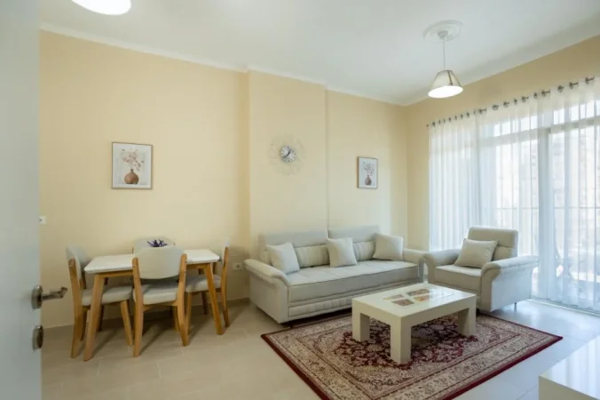 Tirane, jepet me qera apartament 1+1+Ballkon Kati 3, 70 m² 700 € (Rruga e Kavajes)