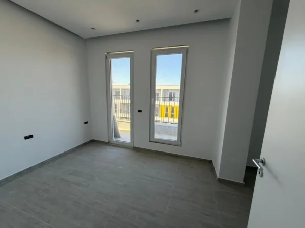 Tirane, shitet apartament 2+1+2+Ballkon Kati 8, 136 m² 129.000 € (UNIVERS CITY)