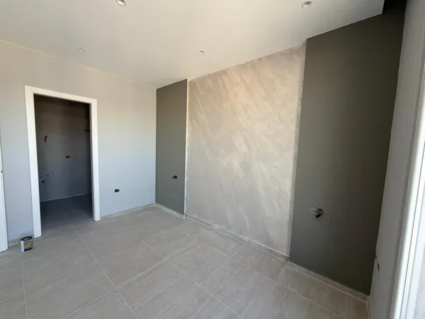 Tirane, shitet apartament 2+1+2+Ballkon Kati 8, 136 m² 129.000 € (UNIVERS CITY)