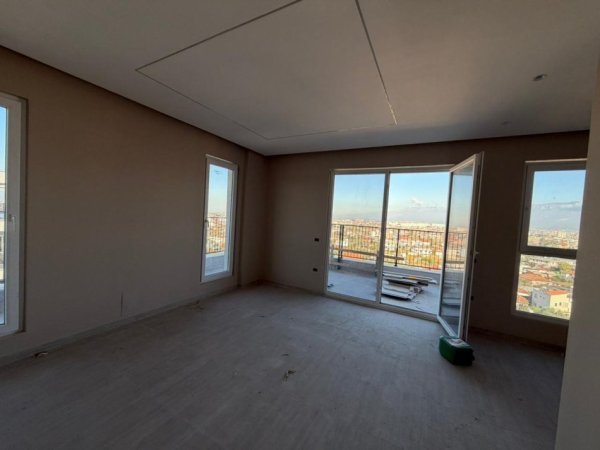 Tirane, shitet apartament 2+1+2+Ballkon Kati 8, 136 m² 129.000 € (UNIVERS CITY)