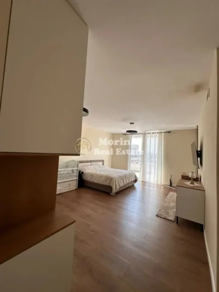 Tirane, jepet me qera apartament 3+1 Kati 4, 270 m² 1000 € (Fresk)