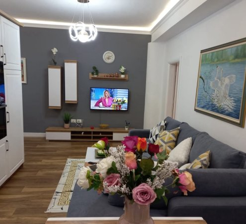 Tirane, jepet me qera apartament 1+1 Kati 4, 70 m² 750 € (BLLOKU)