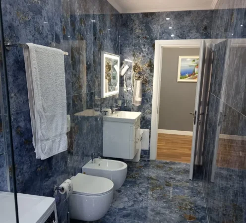 Tirane, jepet me qera apartament 1+1 Kati 4, 70 m² 750 € (BLLOKU)