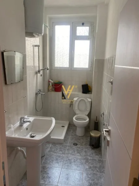 Tirane, jepet me qera ambjent biznesi Kati 1, 75 m² 1.500 € (RRUGA E DIBRES)