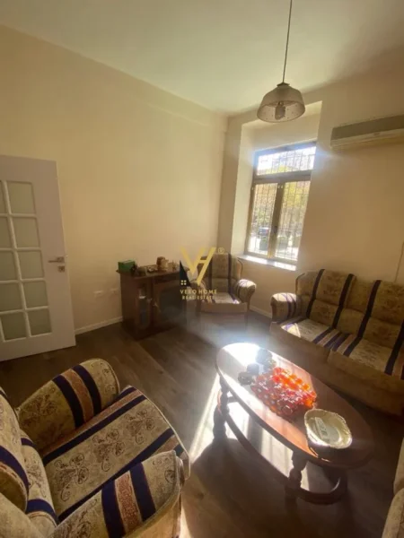 Tirane, jepet me qera ambjent biznesi Kati 1, 75 m² 1.500 € (RRUGA E DIBRES)