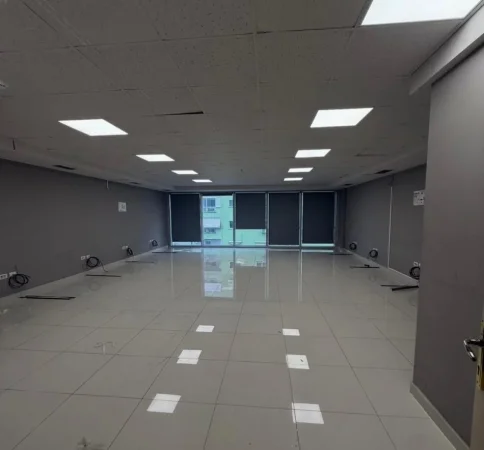 Tirane, jepet me qera zyre , 210 m² 3.150 € (Blloku)