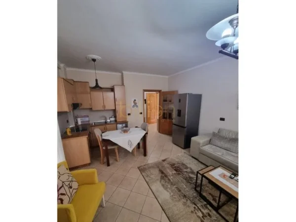 Tirane, jepet me qera 1+1 , 75 m² 600 € (Rruga e Elbasanit)