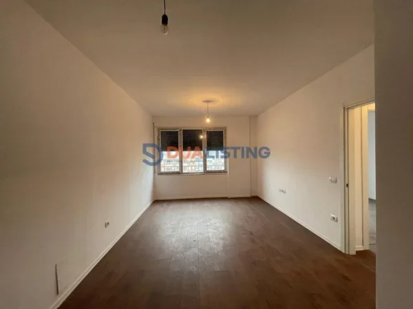 Tirane, jepet me qera zyre , 85 m² 800 € (Pazari i Ri)