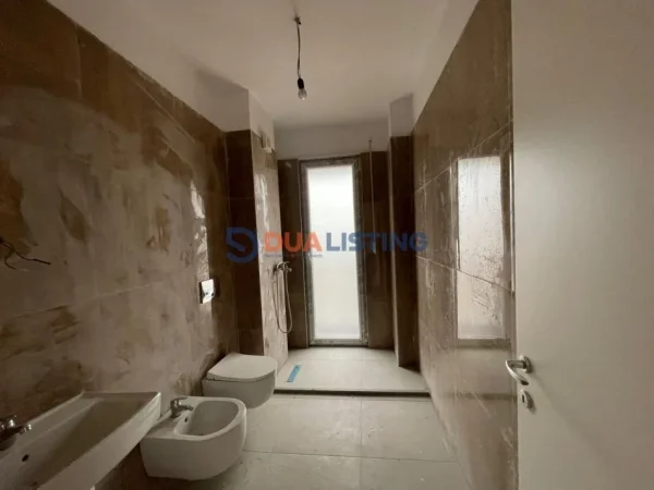 Tirane, jepet me qera zyre , 85 m² 800 € (Pazari i Ri)