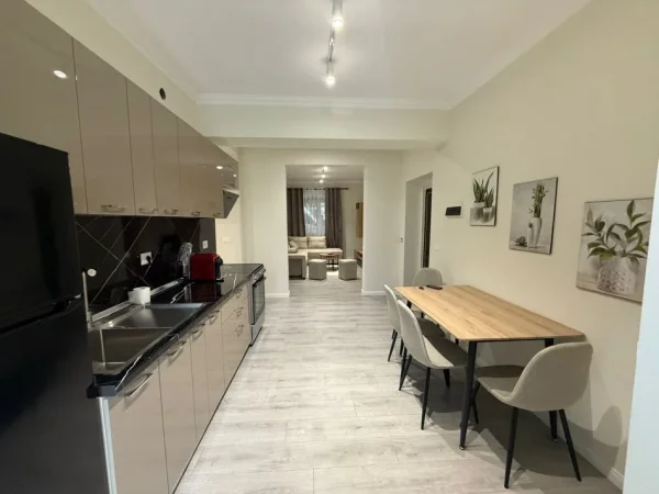 Tirane, jepet me qera apartament 2+1 Kati 1, 80 m² 850 € (Garda ,Rruga Lidhja e Prizrenit)