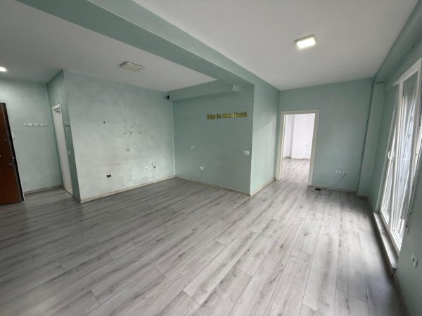 Tirane, jepet me qera zyre , 75 m² 600 € (21 Dhjetori)