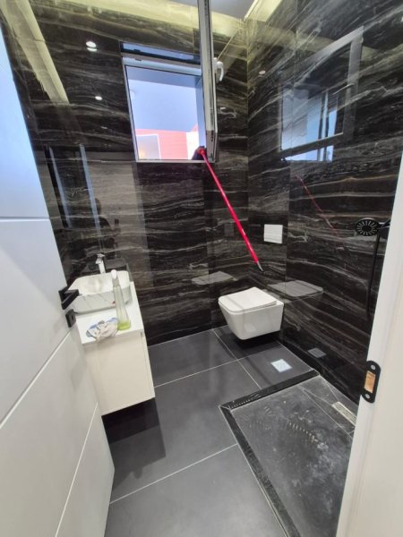 Tirane, jepet me qera apartament 1+1 Kati 2, 65 m² 600 € (Rruga e Elbasanit)