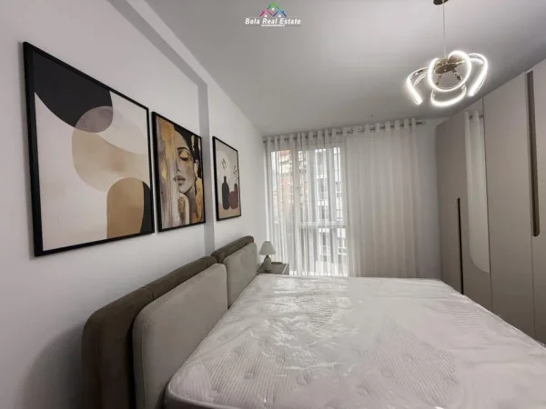 Tirane, jepet me qera apartament 2+1+Ballkon Kati 4, 85 m² 850 € (Rruga e Barrikadave)