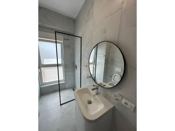 Tirane, jap me qera apartament 1+1 Kati 3, 53 m² 550 € (Rezidenca Kaimi)