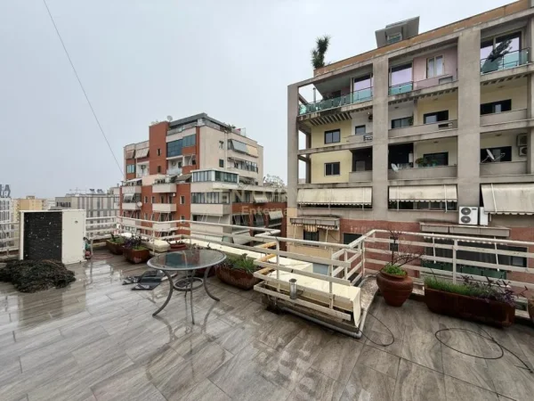 Tirane, jepet me qera ambjent biznesi Kati 9, 127 m² 1.100 € (Qender)