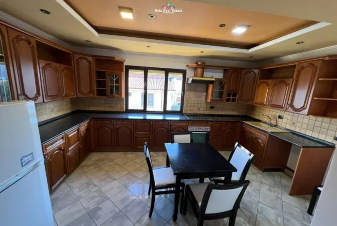 Tirane, jepet me qera Vile 3+1 Kati 3, 150 m² 600 € (Rruga Rexhep Hamit Demi)