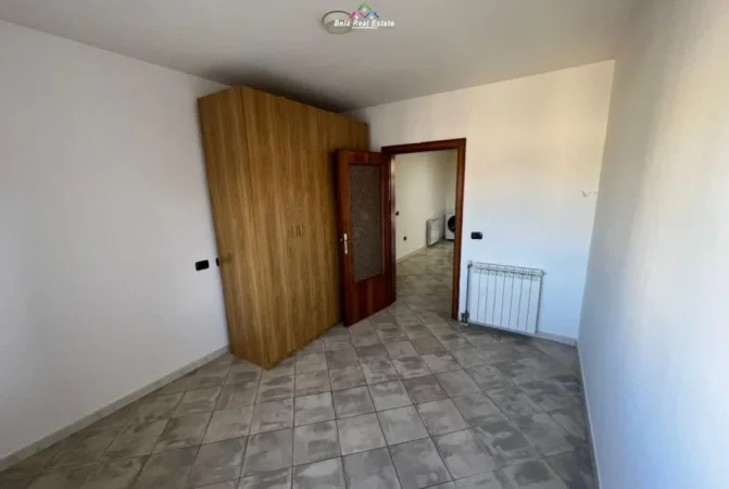 Tirane, jepet me qera Vile 3+1 Kati 3, 150 m² 600 € (Rruga Rexhep Hamit Demi)
