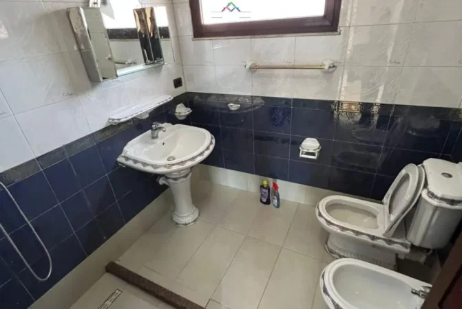 Tirane, jepet me qera Vile 3+1 Kati 3, 150 m² 600 € (Rruga Rexhep Hamit Demi)