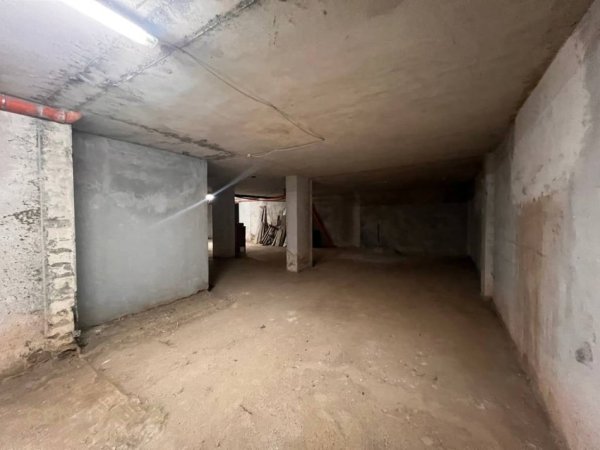 Tirane, jepet me qera ambjent biznesi Kati 0, 360 m² 700 € (Selvia)