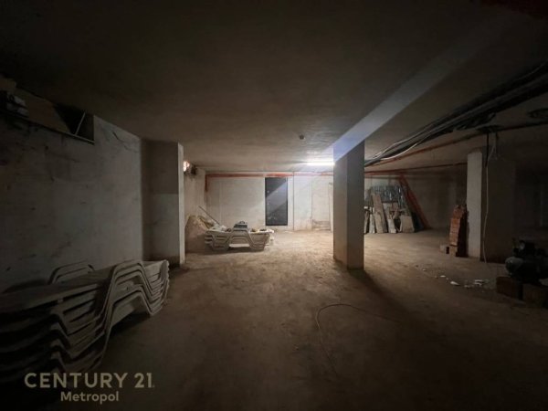 Tirane, jepet me qera ambjent biznesi Kati 0, 360 m² 700 € (Selvia)