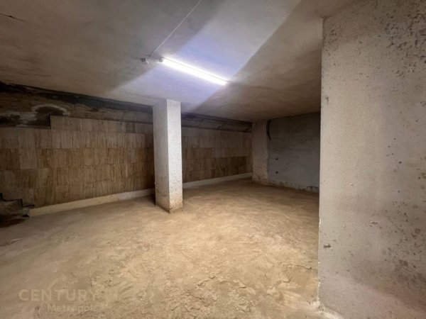 Tirane, jepet me qera ambjent biznesi Kati 0, 360 m² 700 € (Selvia)