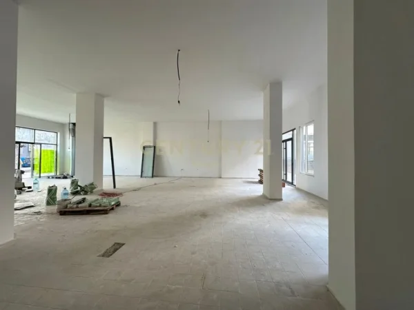 Tirane, jepet me qera ambjent biznesi Kati 0, 213 m² 3.500 € (Rrethrrotullimi Shkozes)