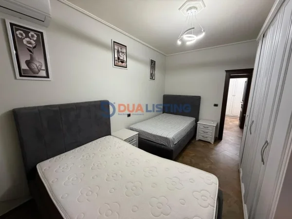 Tirane, jepet me qera apartament 3+1+Ballkon , 150 m² 1.300 € (Bulevardi Zogu I)