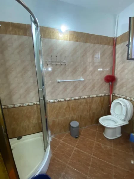Tirane, jepet me qera shtepi 2+1+Ballkon Kati 1, 110 m² 480 € (5 Maji)