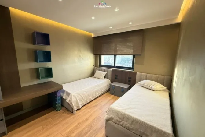 Tirane, jepet me qera apartament 2+1+Ballkon Kati 8, 125 m² 1.500 € (Rruga e durresit)