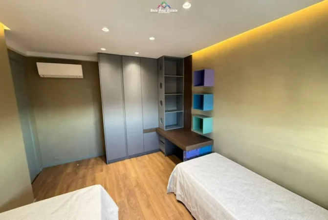 Tirane, jepet me qera apartament 2+1+Ballkon Kati 8, 125 m² 1.500 € (Rruga e durresit)