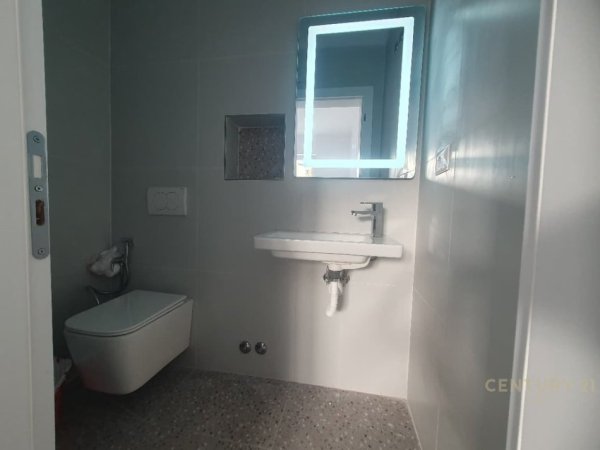 Tirane, jepet me qera ambjent biznesi Kati 1, 72 m² 1.000 € (Rruga Mine Peza)