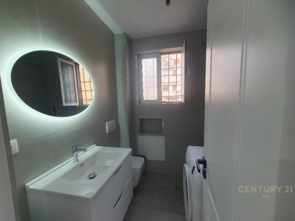 Tirane, jepet me qera ambjent biznesi Kati 1, 72 m² 1.000 € (Rruga Mine Peza)