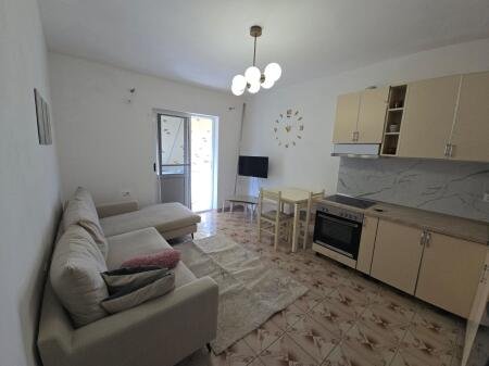 Shqiperi, jepet me qera apartament 1+1 Kati 2, 72 m² 400 € (MYSLYM SHYRI)