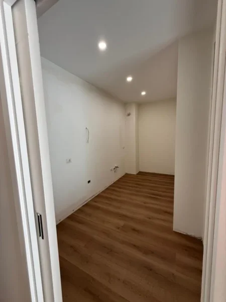 Tirane, shitet 2+1 , 118 m² 330.000 € (Liqeni i Thatë)