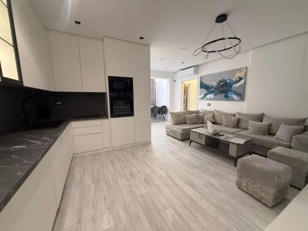 Tirane, jepet me qera apartament 3+1+Ballkon Kati 5, 120 m² 1.350 € (Delijorgji)