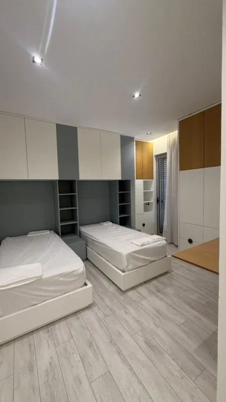 Tirane, jepet me qera apartament 3+1+Ballkon Kati 5, 120 m² 1.350 € (Delijorgji)