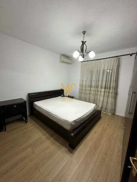 Tirane, jepet me qera apartament 2+1+Ballkon Kati 3, 70 m² 850 € (STADIUMI DINAMO)