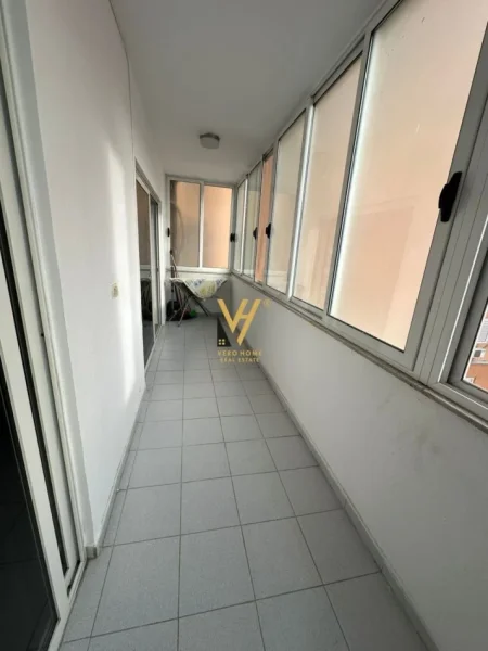 Tirane, jepet me qera apartament 2+1+Ballkon Kati 3, 70 m² 850 € (STADIUMI DINAMO)