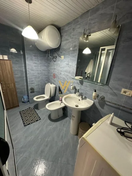 Tirane, jepet me qera apartament 2+1+Ballkon Kati 3, 70 m² 850 € (STADIUMI DINAMO)