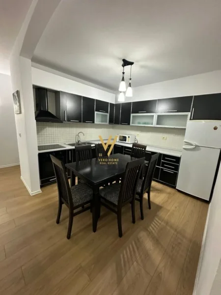 Tirane, jepet me qera apartament 2+1+Ballkon Kati 3, 70 m² 850 € (STADIUMI DINAMO)