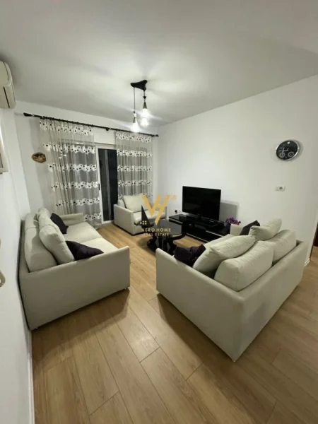 Tirane, jepet me qera apartament 2+1+Ballkon Kati 3, 70 m² 850 € (STADIUMI DINAMO)