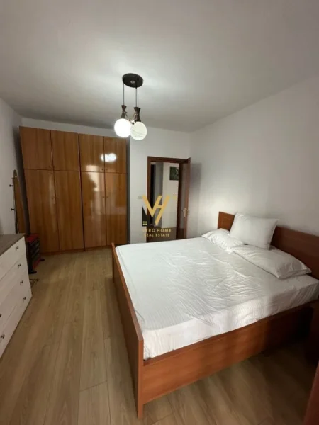 Tirane, jepet me qera apartament 2+1+Ballkon Kati 3, 70 m² 850 € (STADIUMI DINAMO)