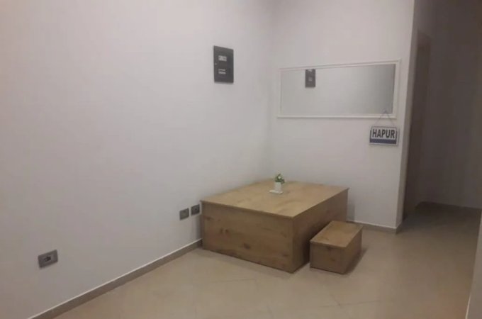 Tirane, jepet me qera ambjent biznesi Kati 1, 30 m² 300 € (Kinostudio)