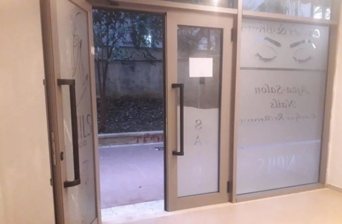 Tirane, jepet me qera ambjent biznesi Kati 1, 30 m² 300 € (Kinostudio)