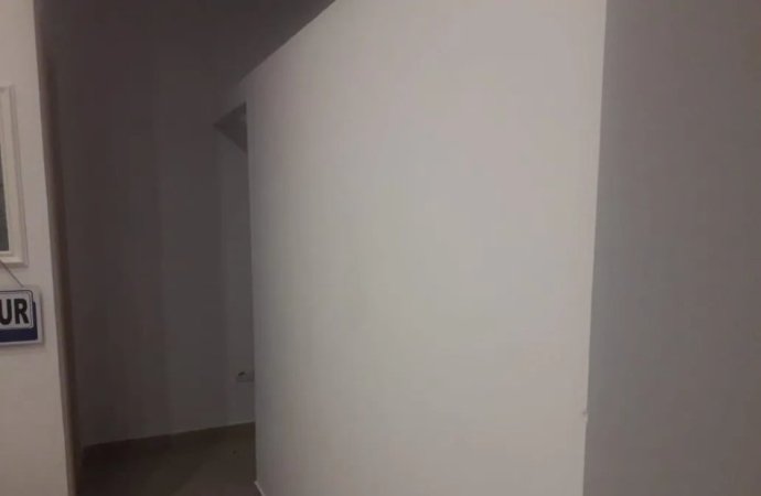 Tirane, jepet me qera ambjent biznesi Kati 1, 30 m² 300 € (Kinostudio)