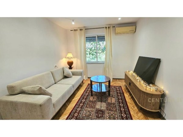 Tirane, jepet me qera apartament 1+1 Kati 3, 66 m² 650 € (Qender)