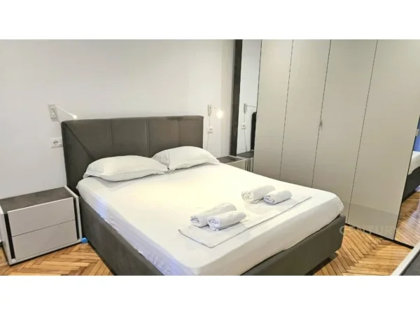 Tirane, jepet me qera apartament 1+1 Kati 3, 66 m² 650 € (Qender)